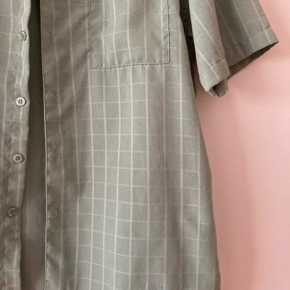 Men’s Short Sleeve Button Down - Picture 3 of 3